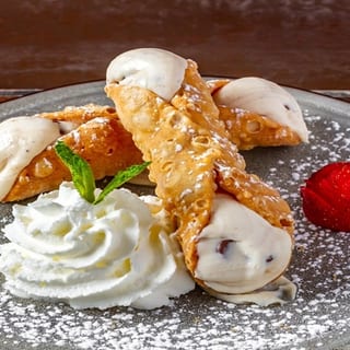 Cannoli.